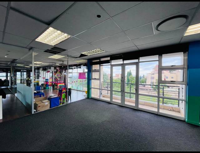 558M² OFFICE FOR SALE IN FOURWAYS